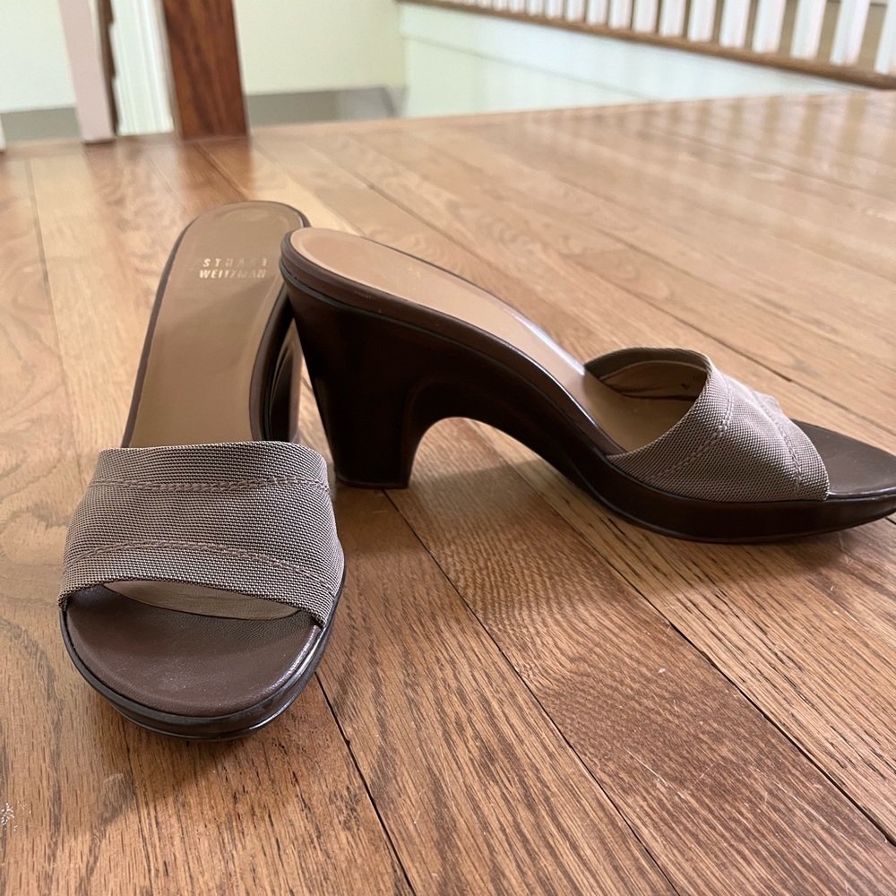 NWOT Stuart Weitzman Neutral Heeled Sandals